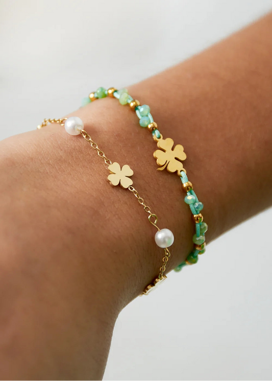 Armbandje goud klavertje clovers en parels