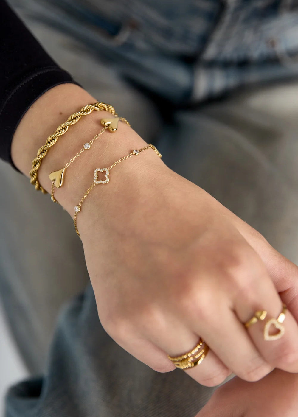 Armbandje goud open klavertjes stainless steel by anoor
