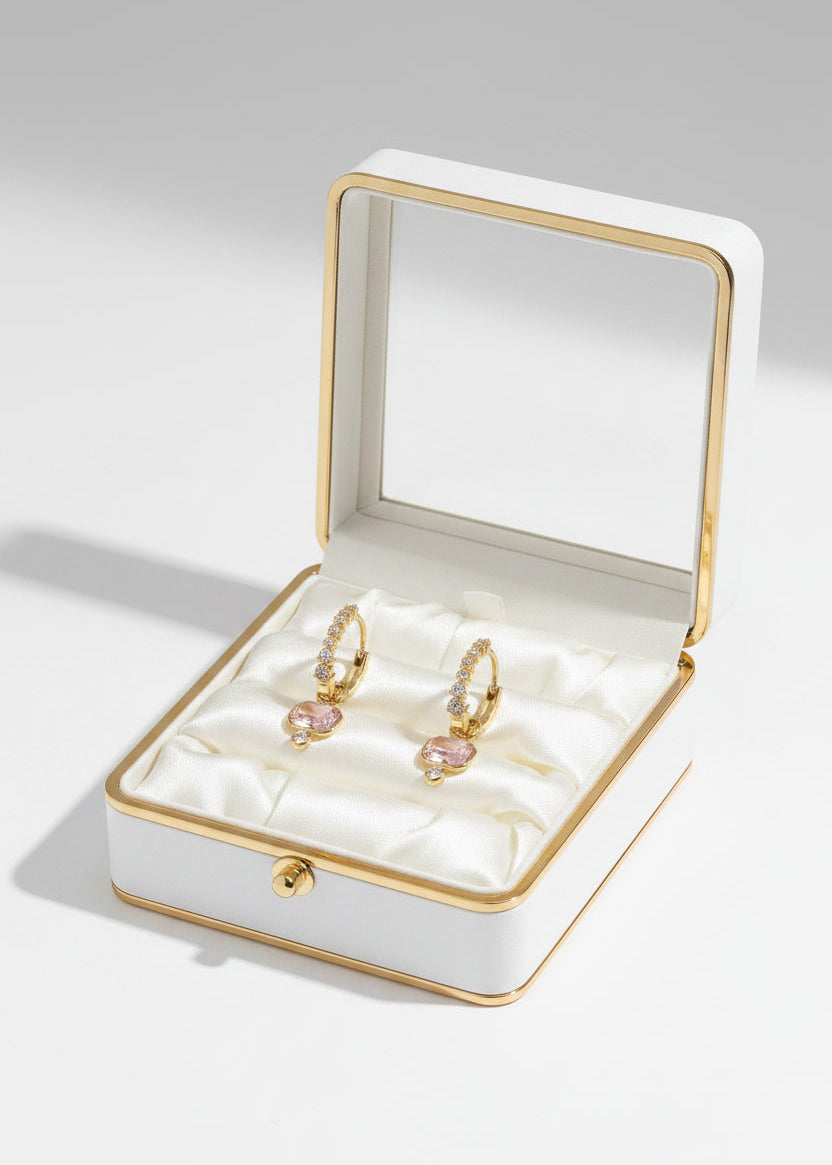 Oorbellen oorringen goud steentje lichtroze by anoor steentjes