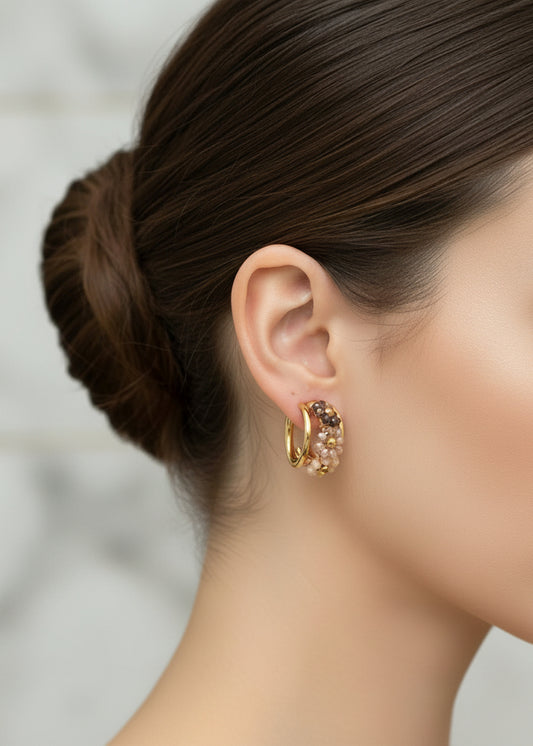 Oorbeleln oorstekers bloemen kralen bruin