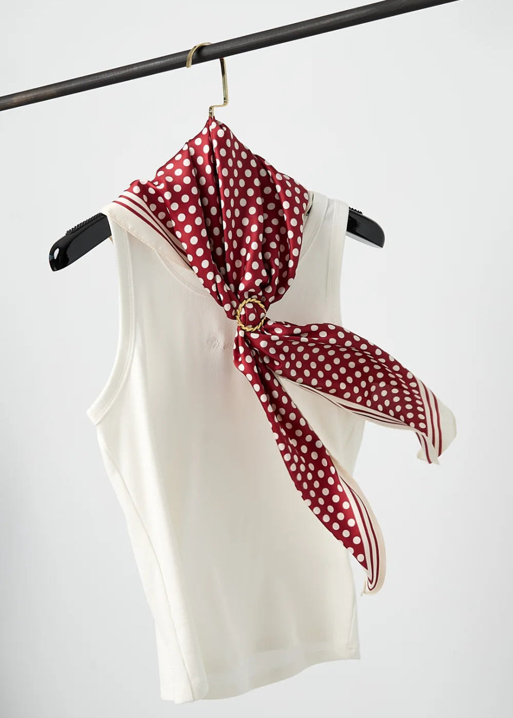 Sjaal rood wit stippen driehoek hippe polka dots