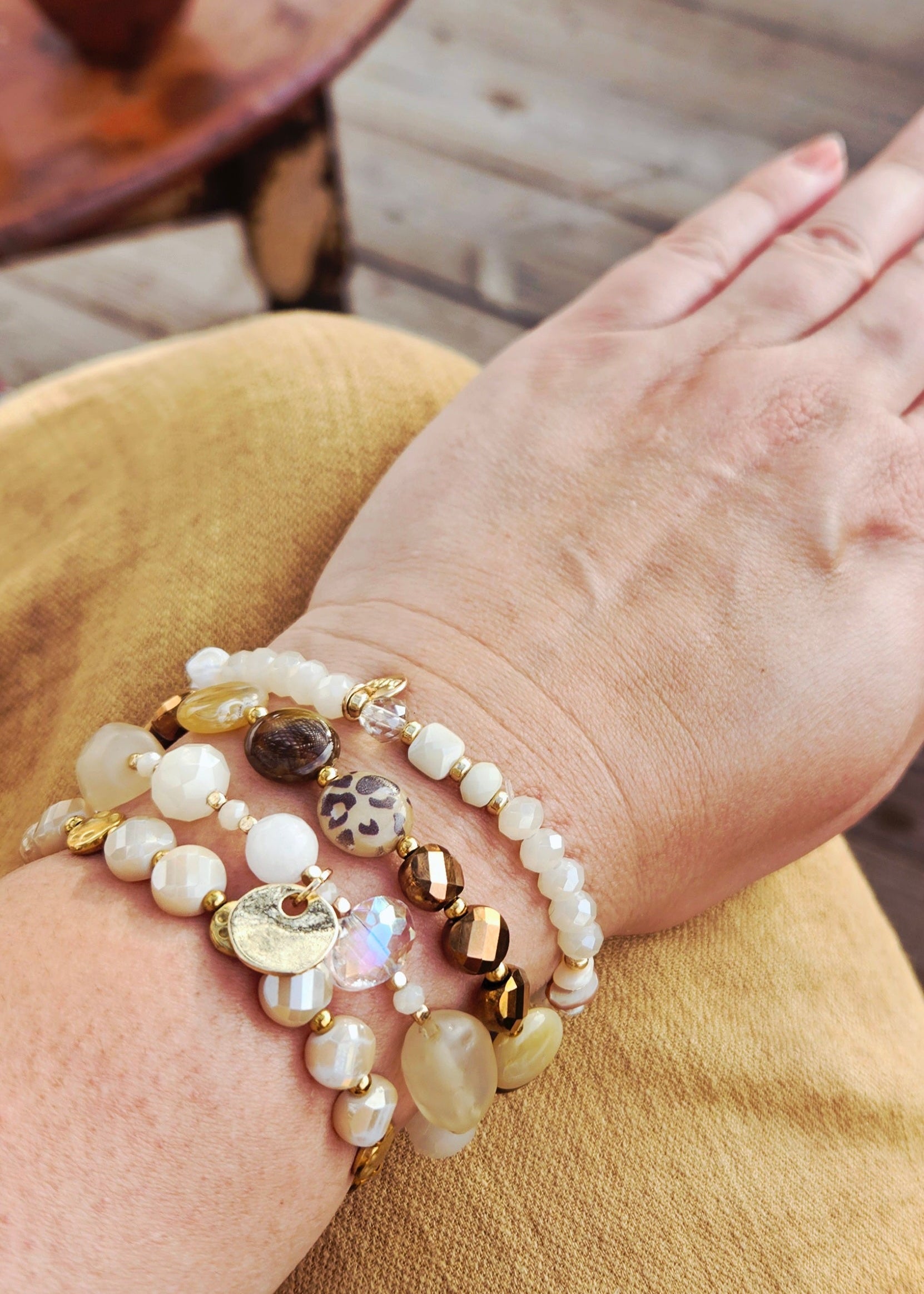 Armbandensetje zomer beige wit Biba