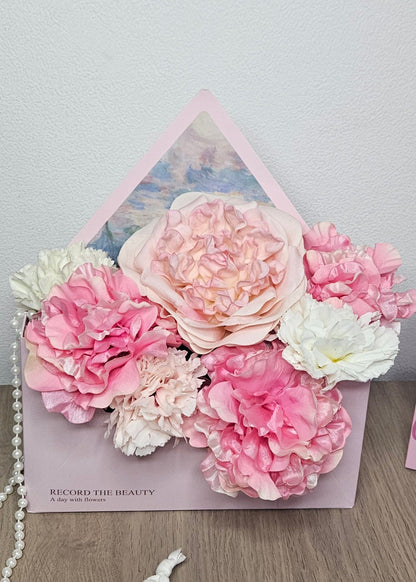 Cadeautasje met zijden bloemen