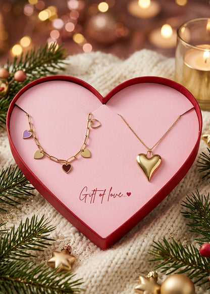 Cadeauverpakking hart met twee gouden kettingen hartjes