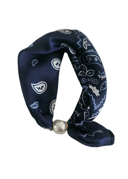 Donkerblauw kort sjaaltje met paisley patroon en parel