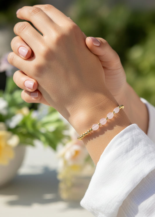 Goud kralenarmbandje lichtroze stenen