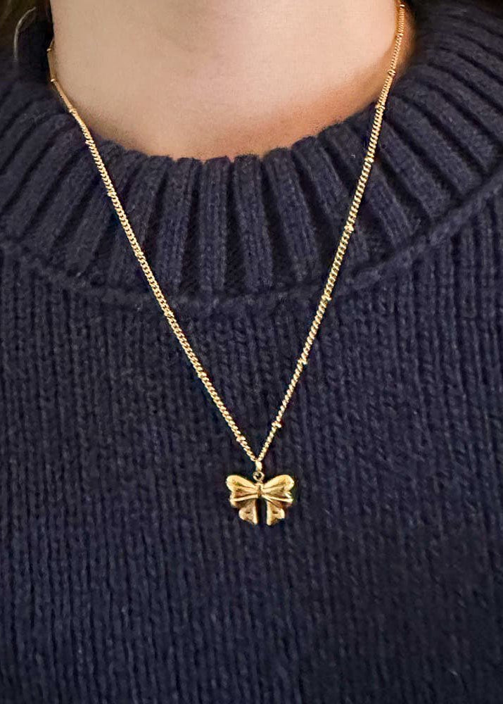 Ketting met charm van een goud strikje