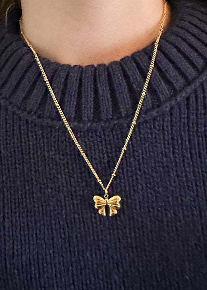 Ketting met charm van een goud strikje