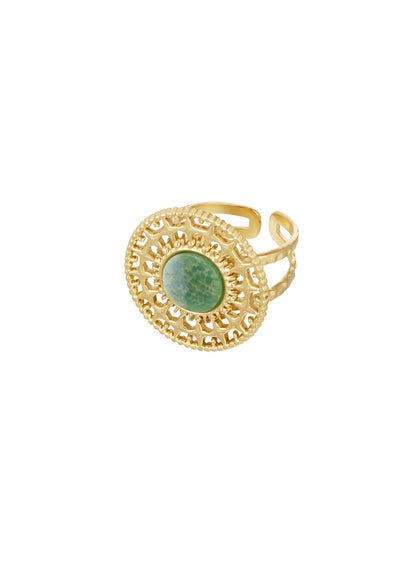 Gouden ring bohemian met groene steen