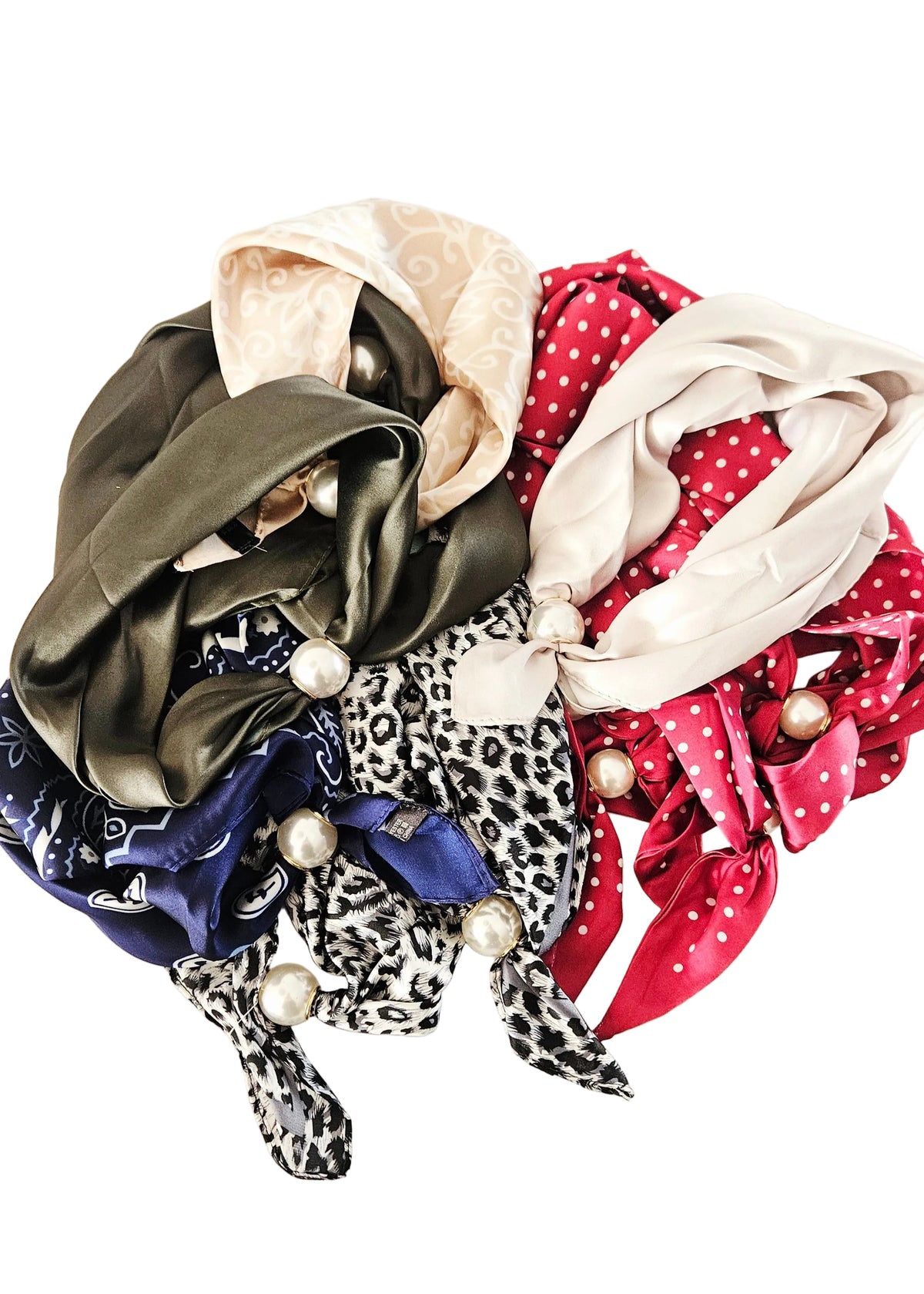 korte-glanzend-sjaaltjes-parelsluiting-magneet-by-anoor