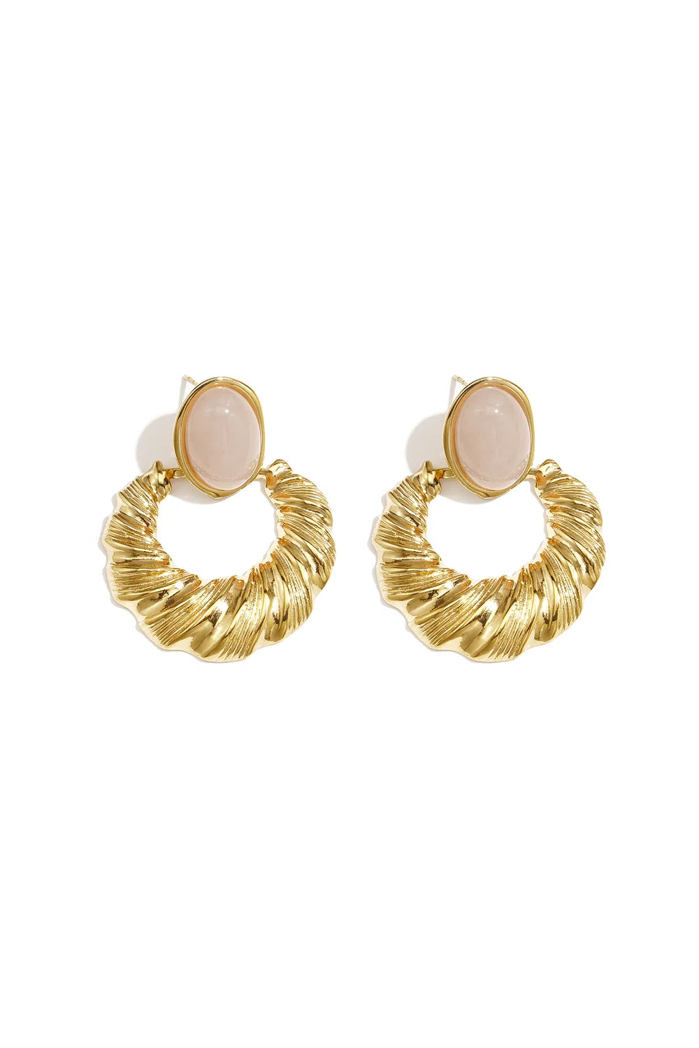 Luxe oorhangers goud gedraaide cirkels steen beige
