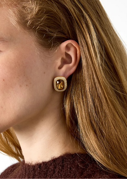 Luxe oorstekers met een grote bruine steen by anoor