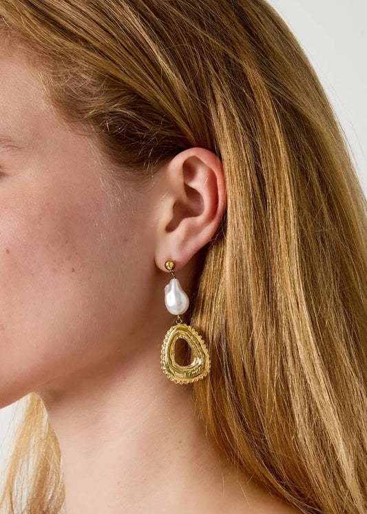 Luxe oorbellen oorhangers met parels