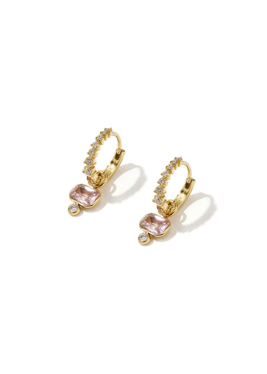 Luxe oorringen met steentjes en een lichtroze steen van By Anoor