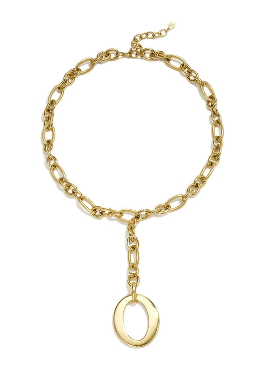 dikke schakelketting met een gouden ovale hanger