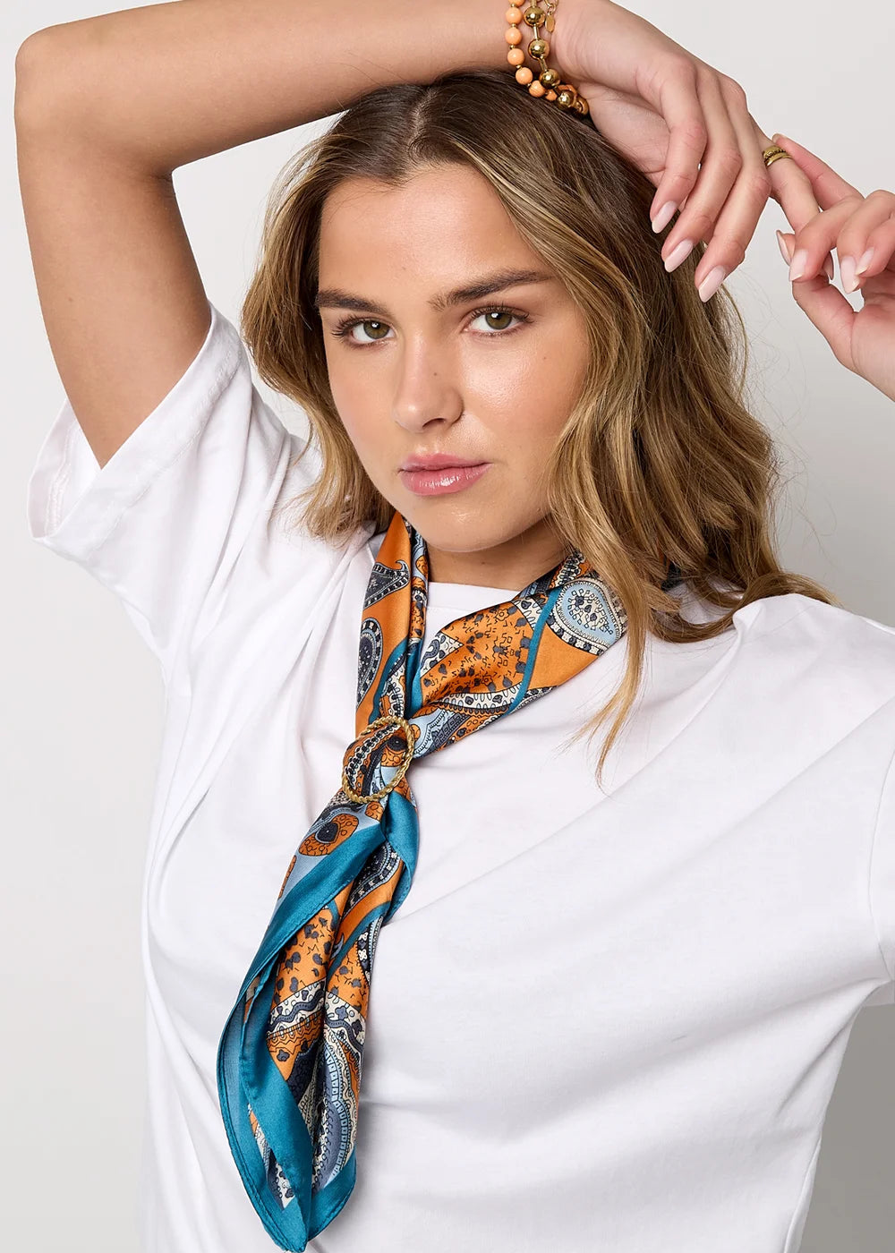 Zomersjaaltje glanzend blauw oranje paisley