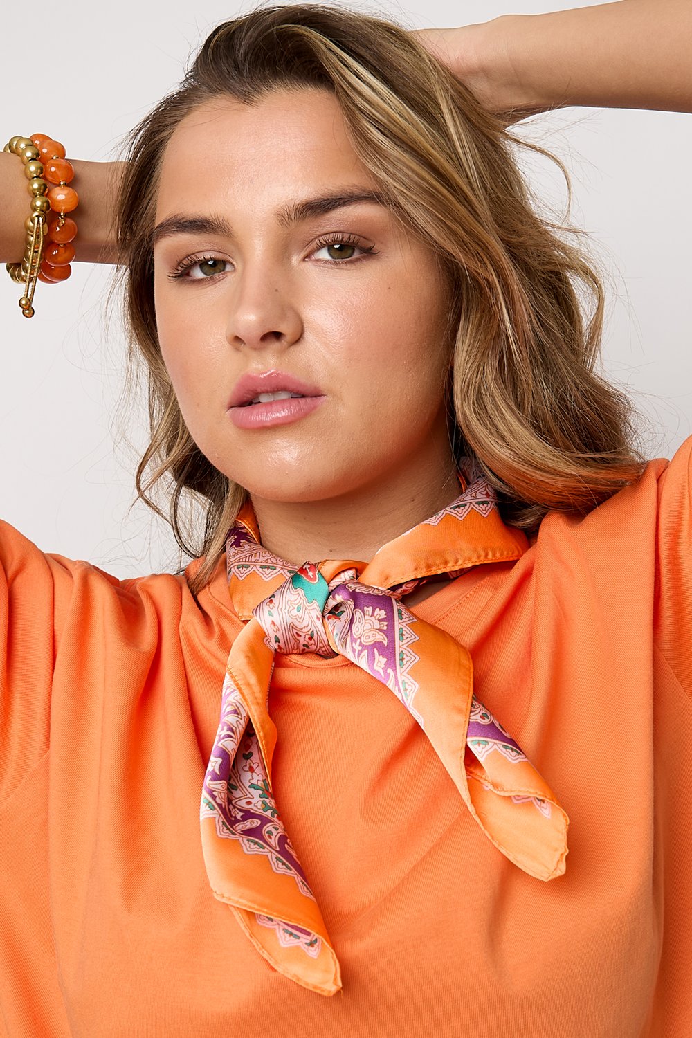 Zomersjaaltje summer scarf oranje glanzend
